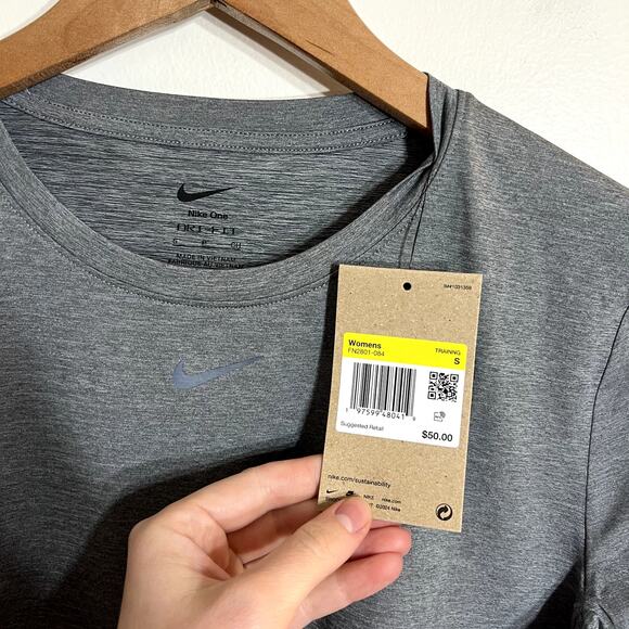NWT Nike Gray Training Long Sleeve - Picture 3 of 5